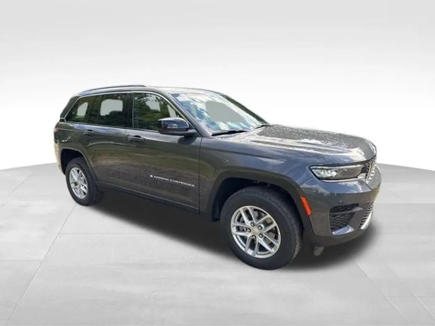 2025 Jeep Grand Cherokee Laredo photo 1