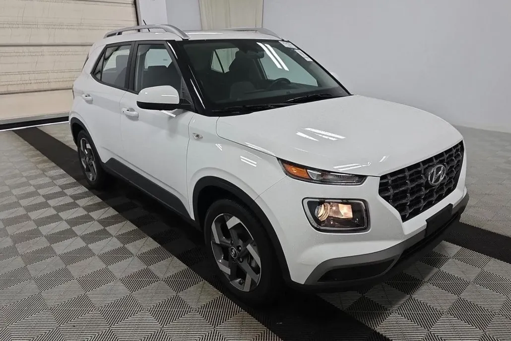 2024 Hyundai Venue SEL photo 1