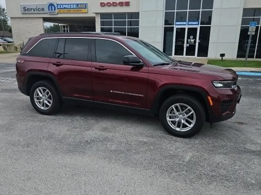 2025 Jeep Grand Cherokee Laredo photo 1
