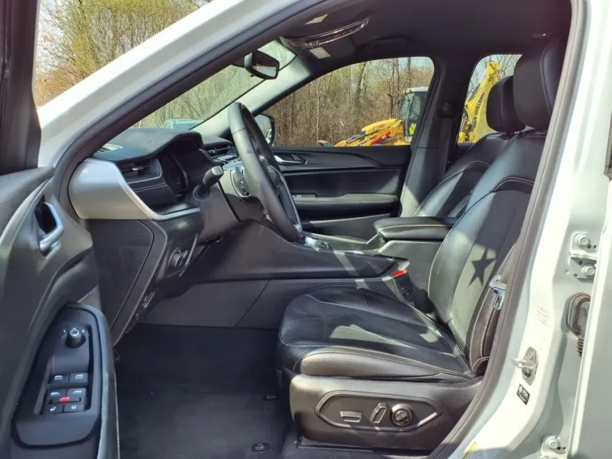 2024 Jeep Grand Cherokee Altitude photo 1