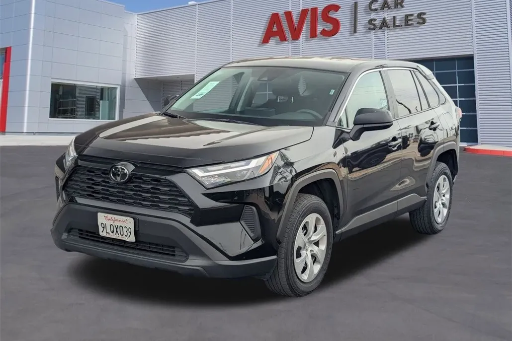 2024 Toyota RAV4 LE photo 1