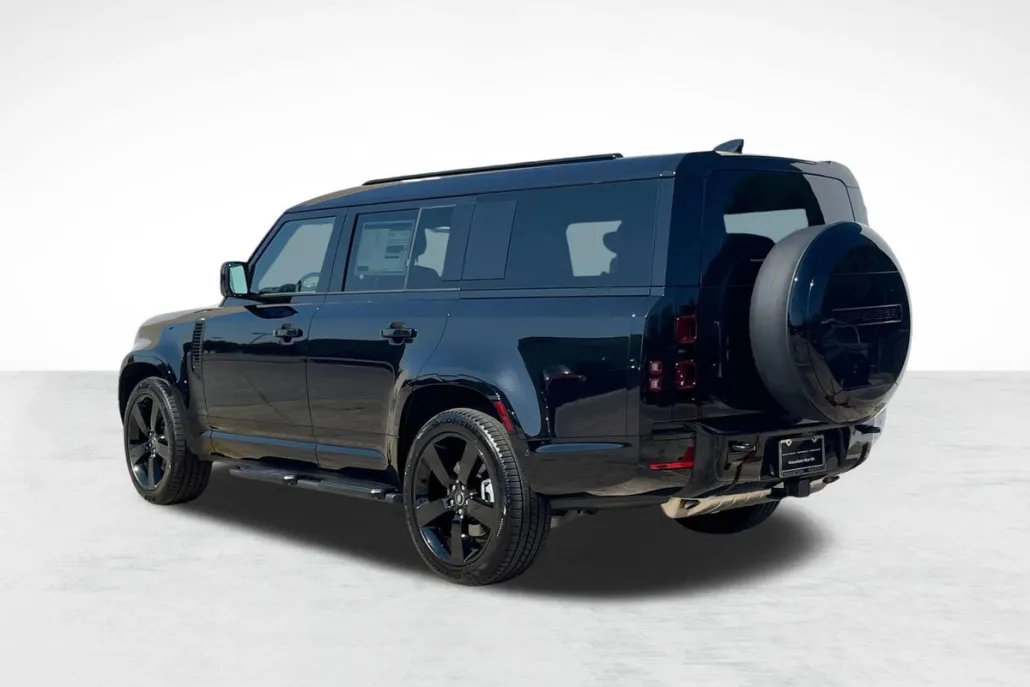 2025 Land Rover Defender 130 X-Dynamic SE photo 1