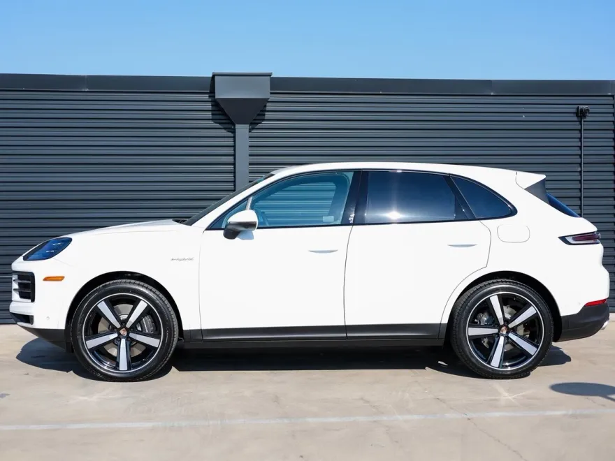 2025 Porsche Cayenne E-Hybrid photo 1