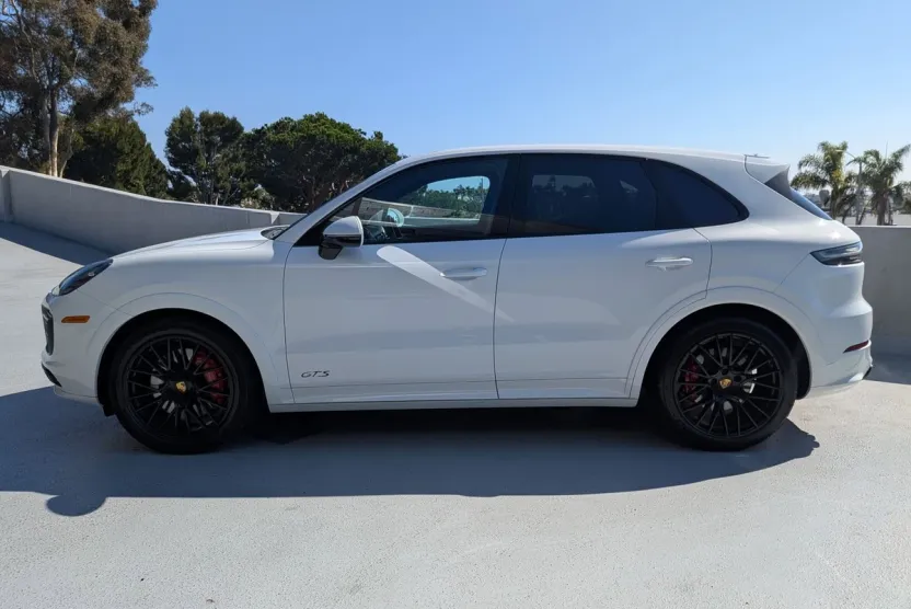 2021 Porsche Cayenne GTS photo 1
