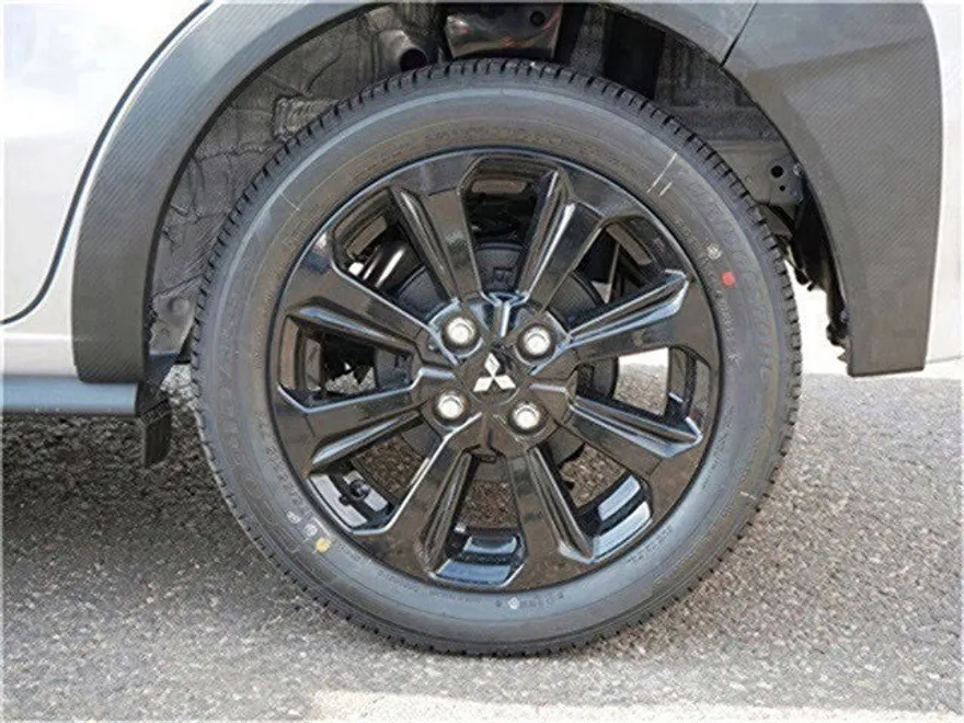 2024 Mitsubishi Mirage Black Edition photo 1