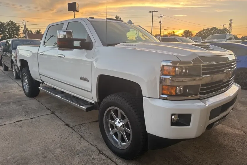 2016 Chevrolet Silverado 3500HD High Country photo 1