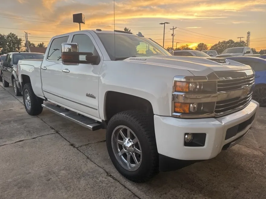 2016 Chevrolet Silverado 3500HD High Country photo 1