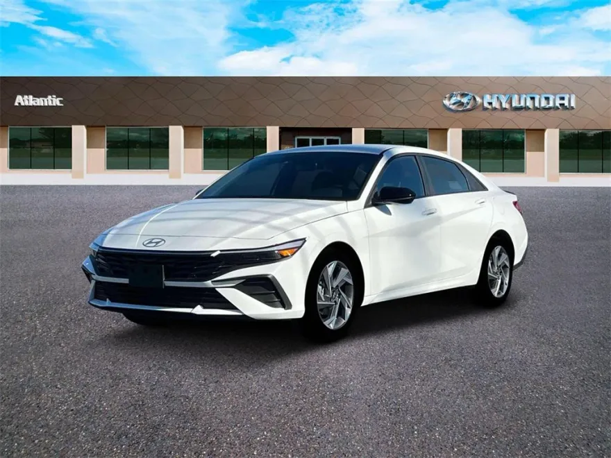 2025 Hyundai Elantra SEL Sport photo 1