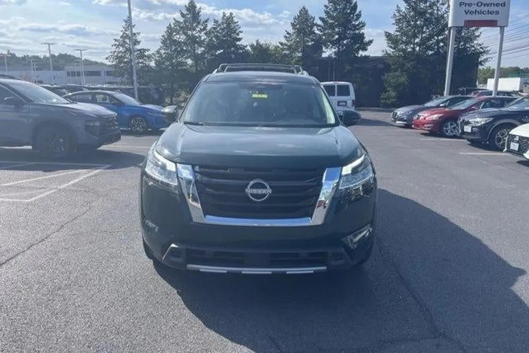 2023 Nissan Pathfinder SL photo 1