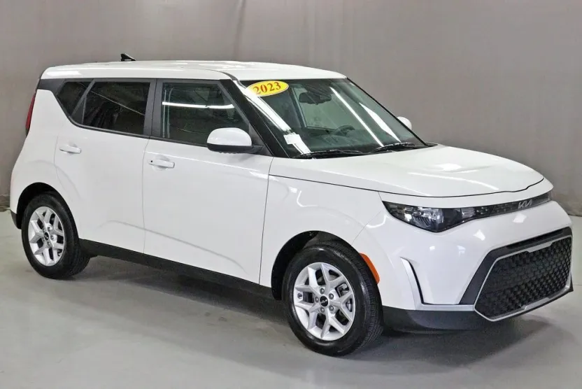 2023 Kia Soul S photo 1