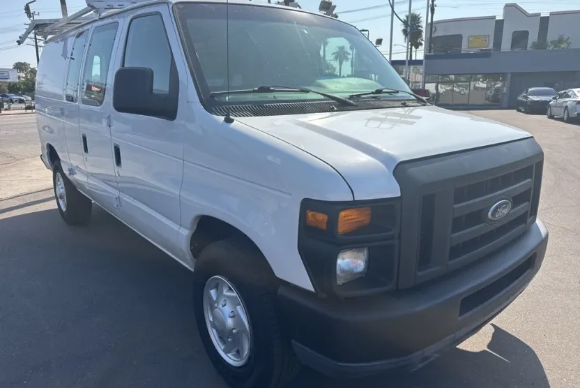 2010 Ford E-250 photo 1