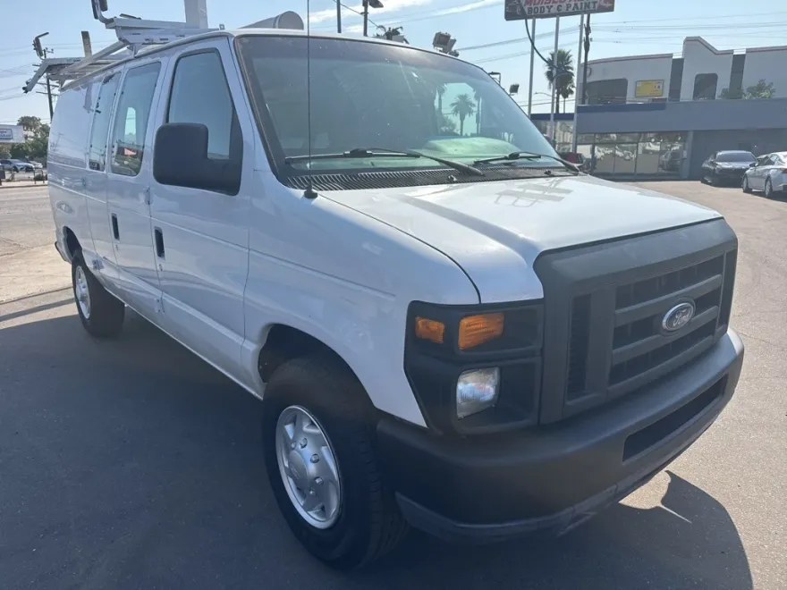 2010 Ford E-250 photo 1