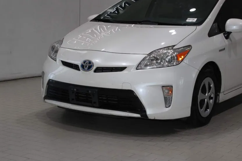 2013 Toyota Prius Three photo 1