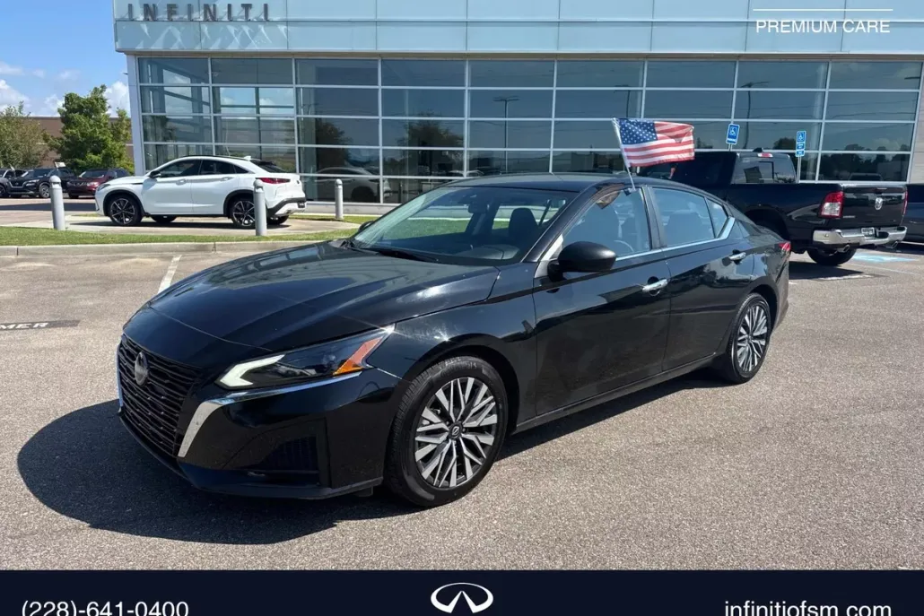 2024 Nissan Altima 2.5 SV photo 1