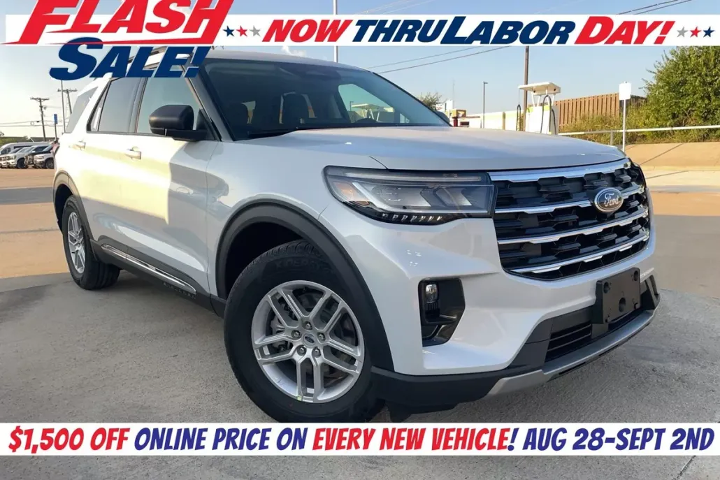 2025 Ford Explorer photo 1