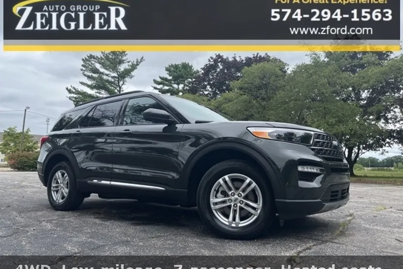 2023 Ford Explorer XLT photo 1