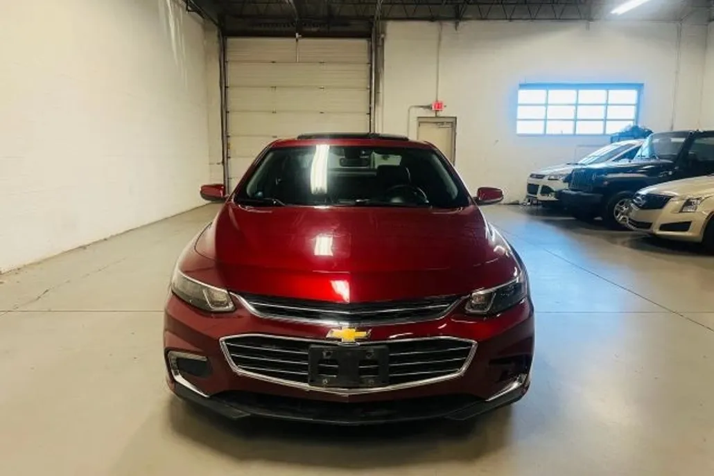 2017 Chevrolet Malibu 1LT photo 1