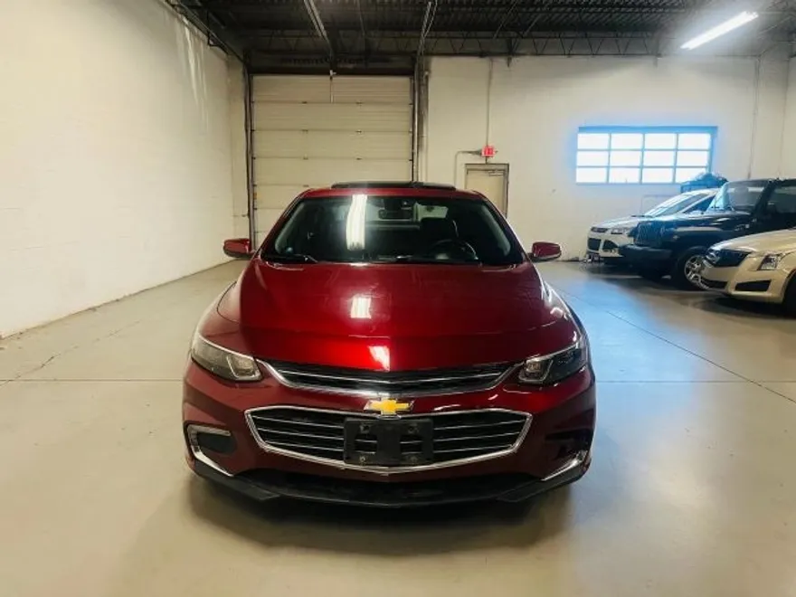 2017 Chevrolet Malibu 1LT photo 1