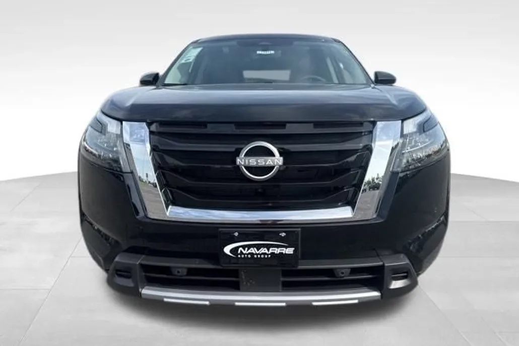 2025 Nissan Pathfinder SL photo 1
