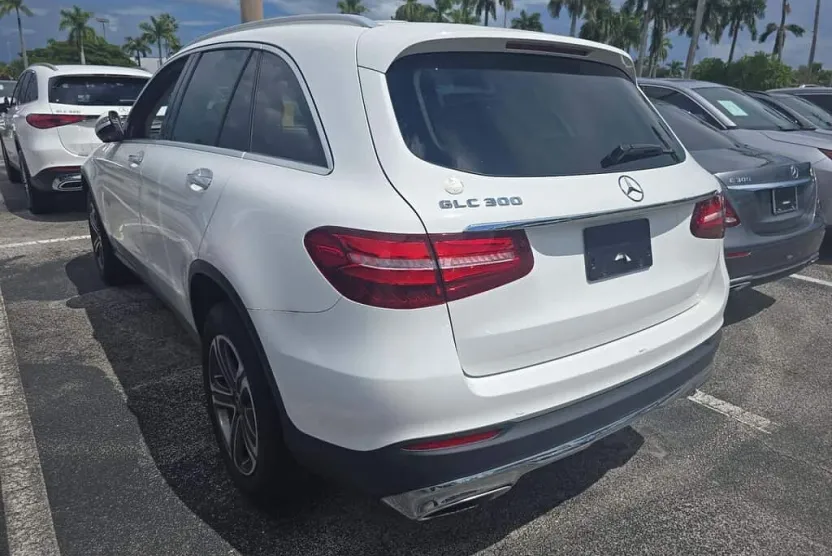 2018 Mercedes Benz GLC 300 photo 1