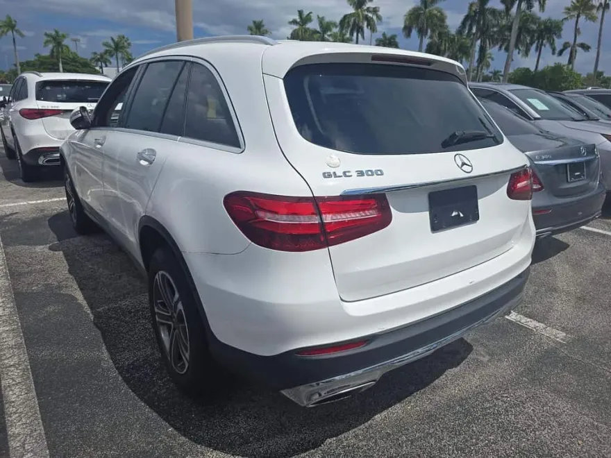 2018 Mercedes Benz GLC 300 photo 1