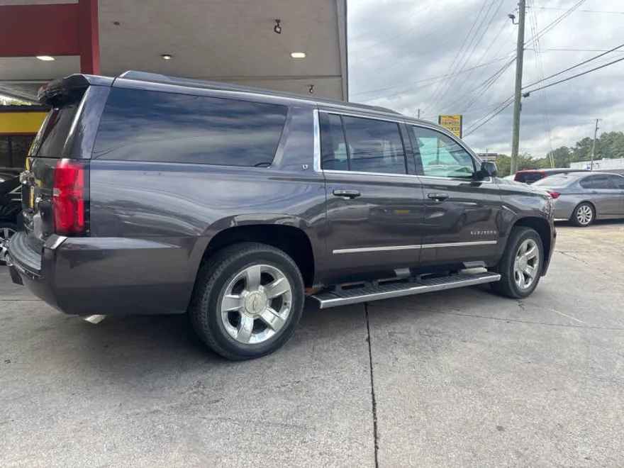 2018 Chevrolet Suburban LT photo 1