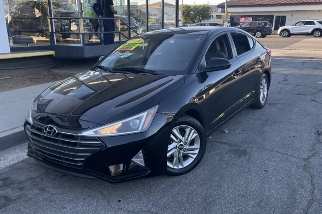 2019 Hyundai Elantra SEL photo 1
