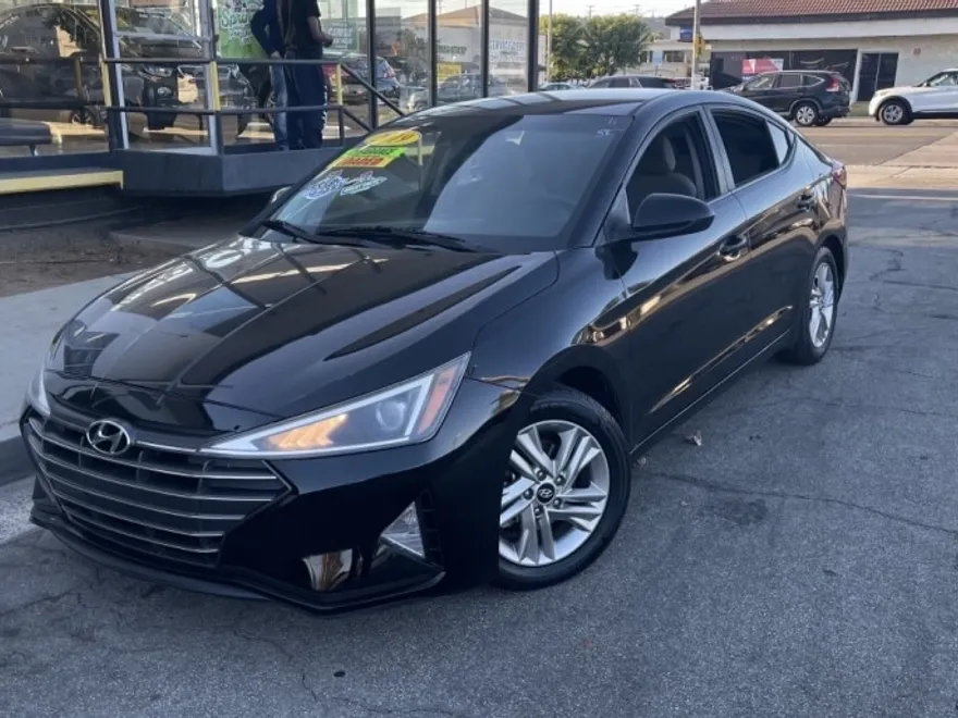 2019 Hyundai Elantra SEL photo 1