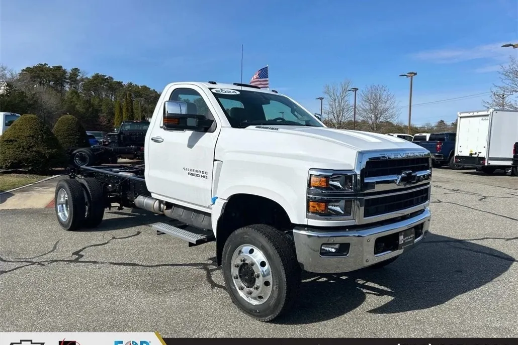 2024 Chevrolet Silverado 6500HD Work Truck photo 1