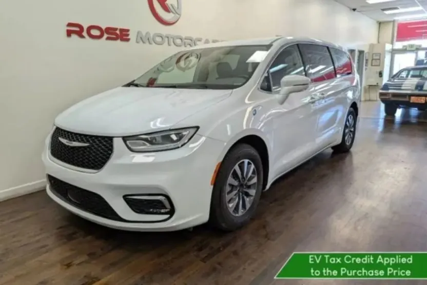 2022 Chrysler Pacifica Hybrid Touring L photo 1