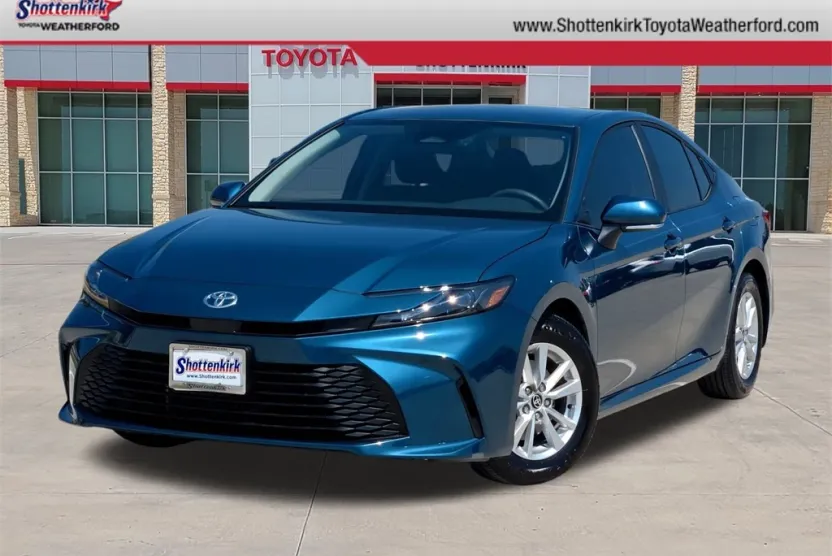 2025 Toyota Camry LE photo 1