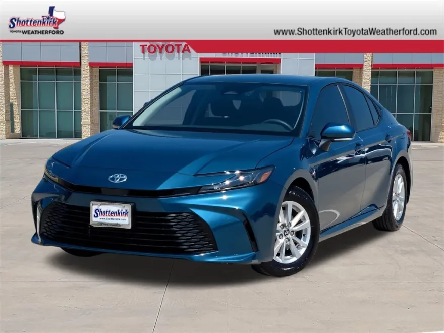 2025 Toyota Camry LE photo 1