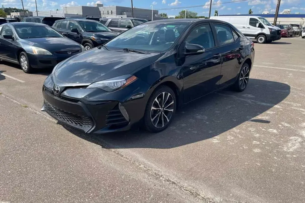 2018 Toyota Corolla SE photo 1