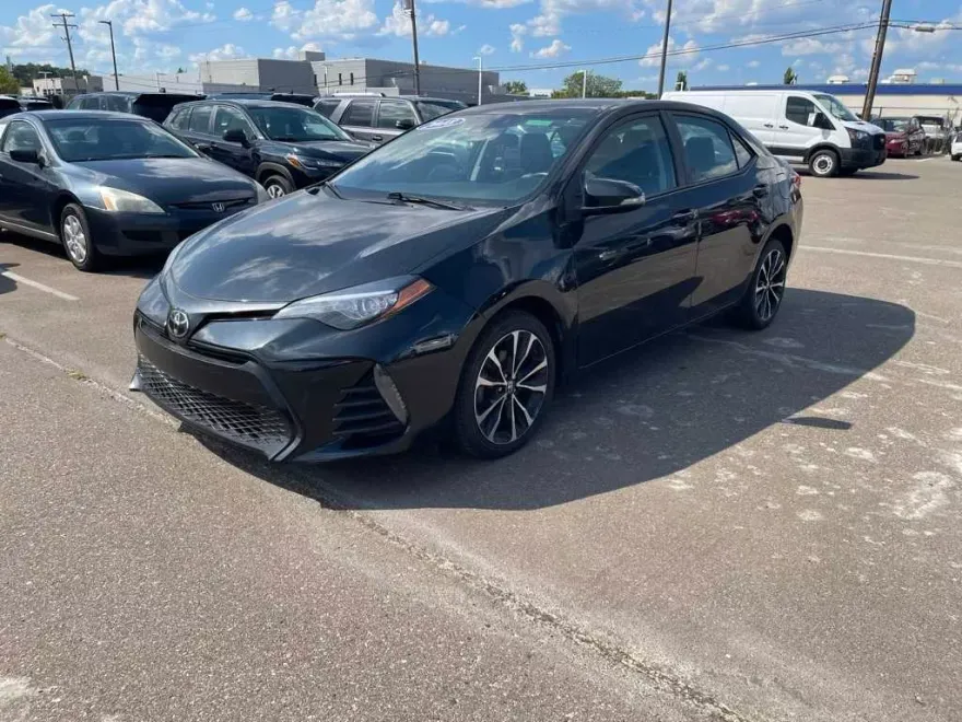 2018 Toyota Corolla SE photo 1