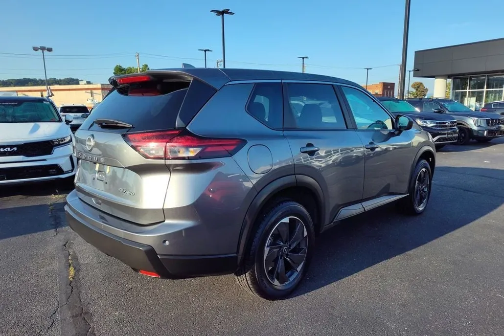 2024 Nissan Rogue SV photo 1