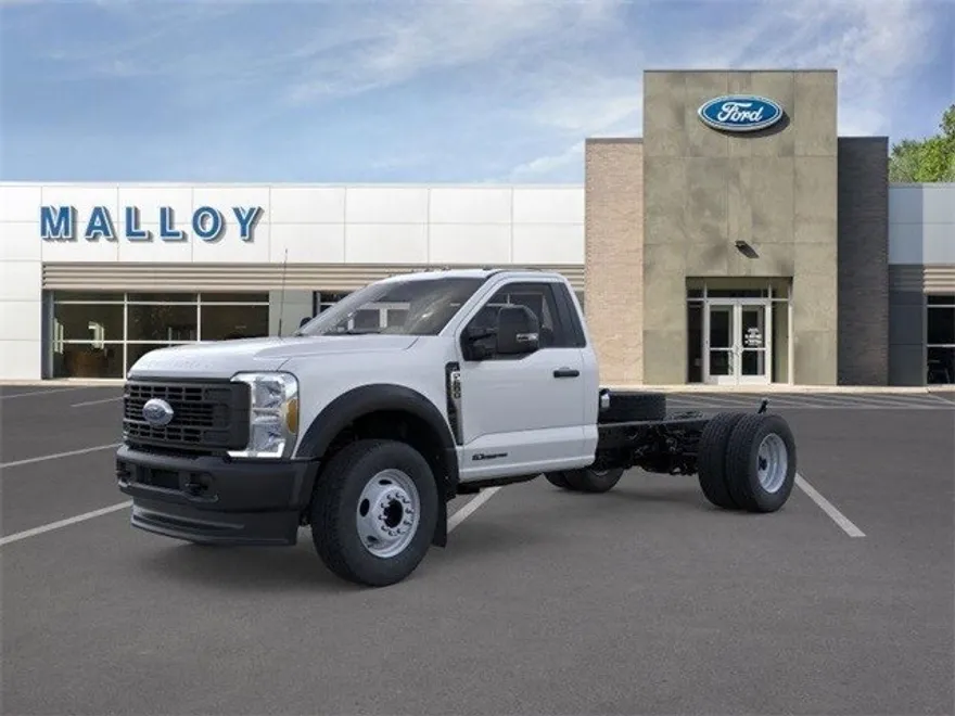 2025 Ford F-600 photo 1