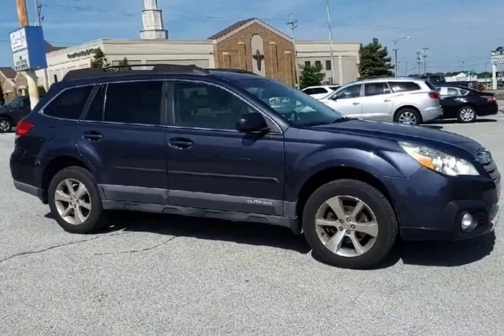2013 Subaru Outback 2.5i Limited photo 1