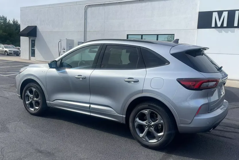 2023 Ford Escape ST-Line photo 1