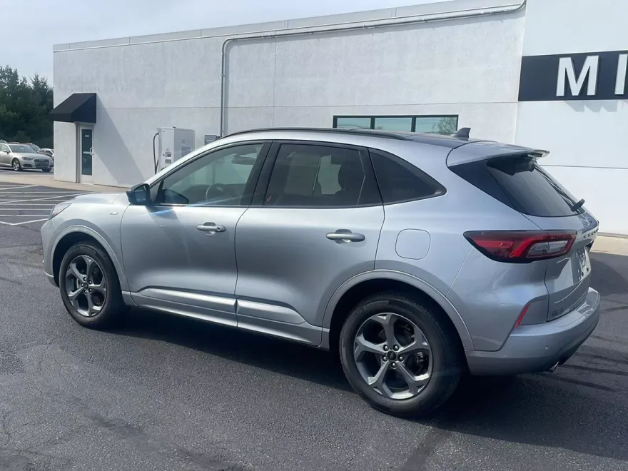 2023 Ford Escape ST-Line photo 1