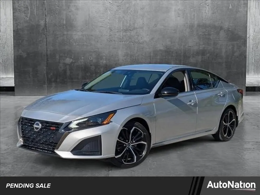 2023 Nissan Altima 2.5 SR photo 1