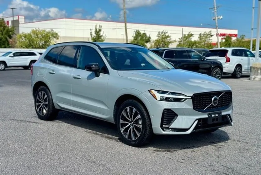 2025 Volvo XC60 B5 Plus photo 1