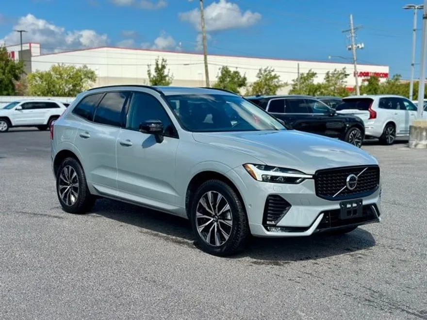 2025 Volvo XC60 B5 Plus photo 1