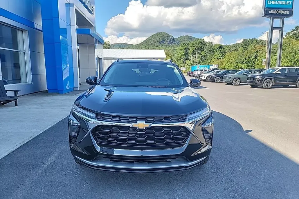 2026 Chevrolet Trax LT photo 1