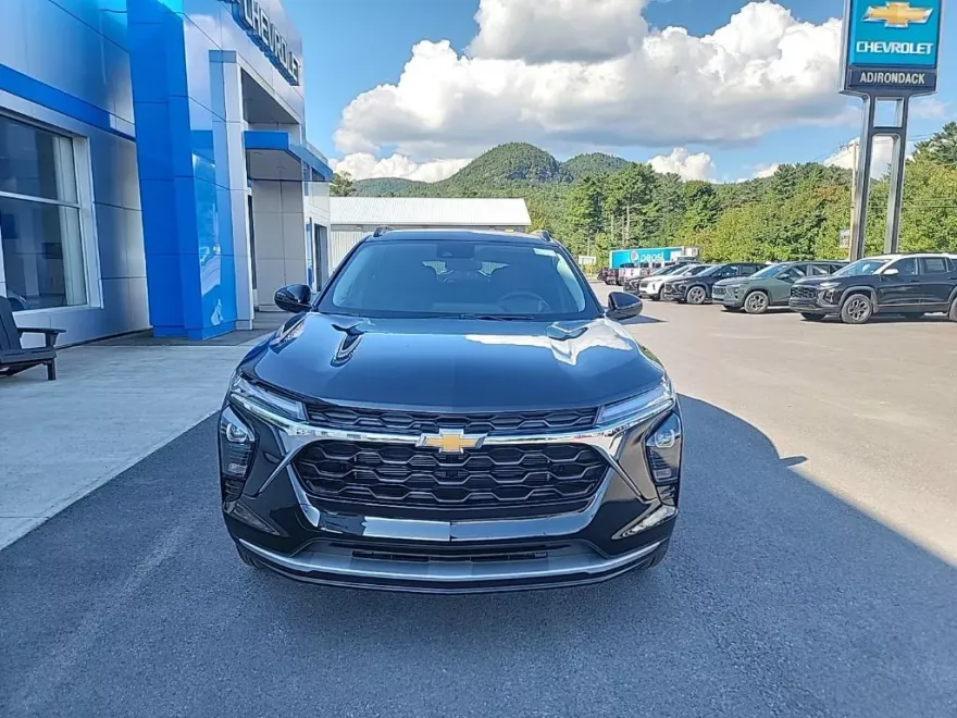 2026 Chevrolet Trax LT photo 1