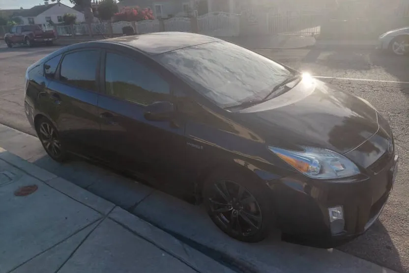 2011 Toyota Prius Three photo 1