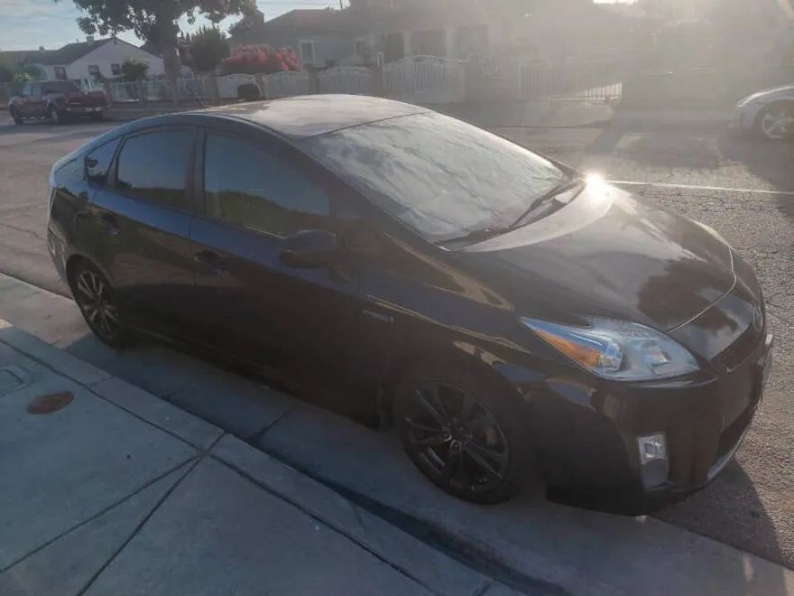 2011 Toyota Prius Three photo 1