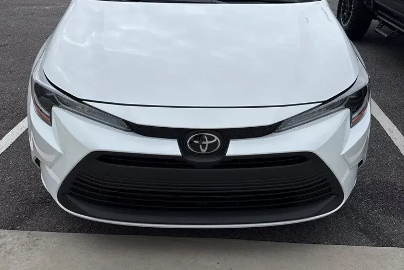 2024 Toyota Corolla LE photo 1