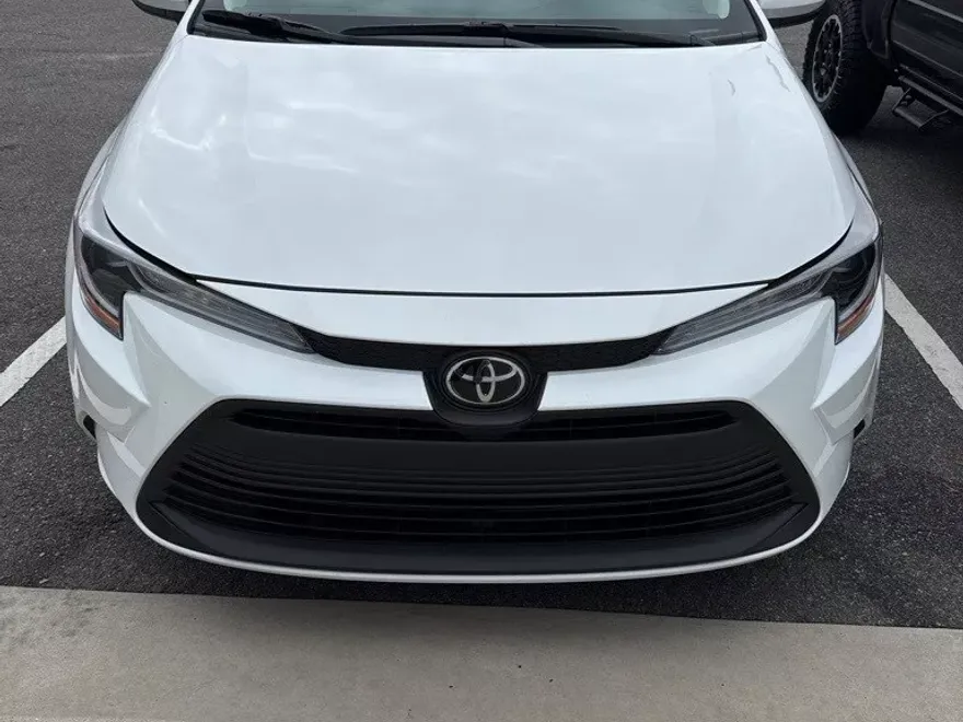 2024 Toyota Corolla LE photo 1