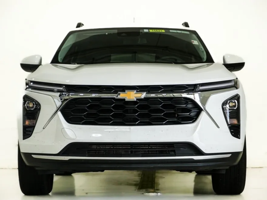 2024 Chevrolet Trax LT photo 1