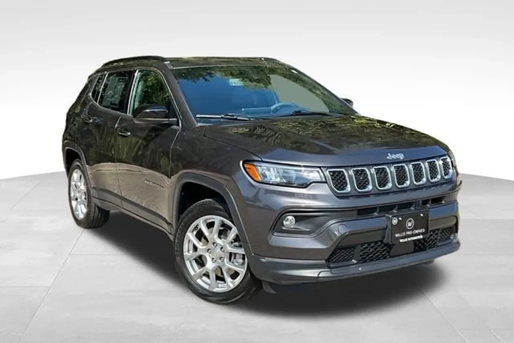 2023 Jeep Compass Latitude Lux photo 1